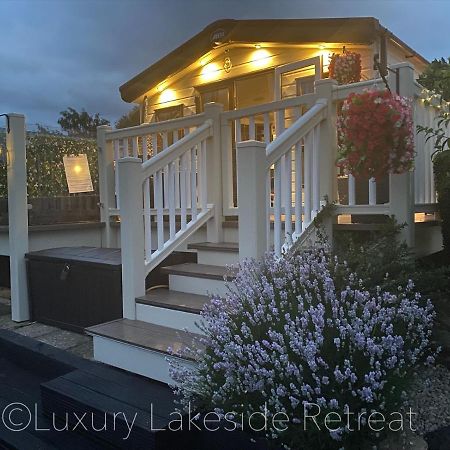 Hotel Lakeside Retreat With Hot Tub & Fishing Peg At Tattershall Lakes Country Park Exteriér fotografie