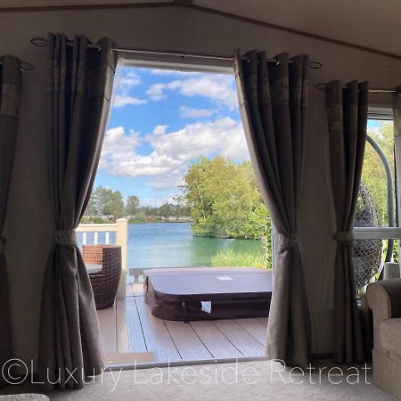 Hotel Lakeside Retreat With Hot Tub & Fishing Peg At Tattershall Lakes Country Park Exteriér fotografie