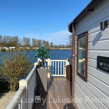 Hotel Lakeside Retreat With Hot Tub & Fishing Peg At Tattershall Lakes Country Park Exteriér fotografie