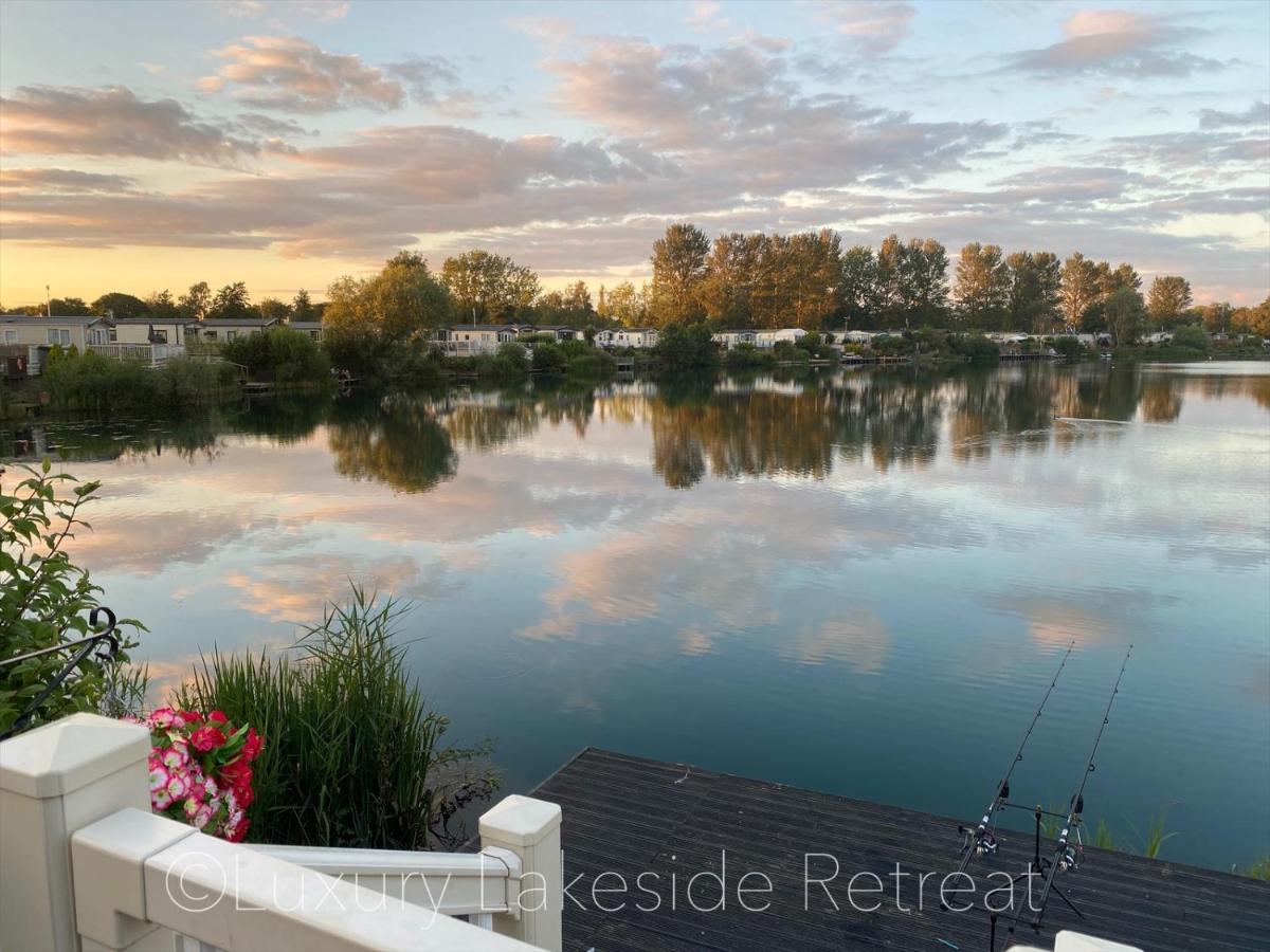 Hotel Lakeside Retreat With Hot Tub & Fishing Peg At Tattershall Lakes Country Park Exteriér fotografie