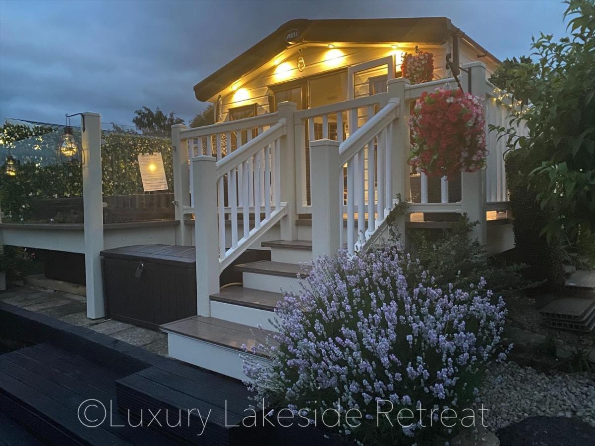 Hotel Lakeside Retreat With Hot Tub & Fishing Peg At Tattershall Lakes Country Park Exteriér fotografie