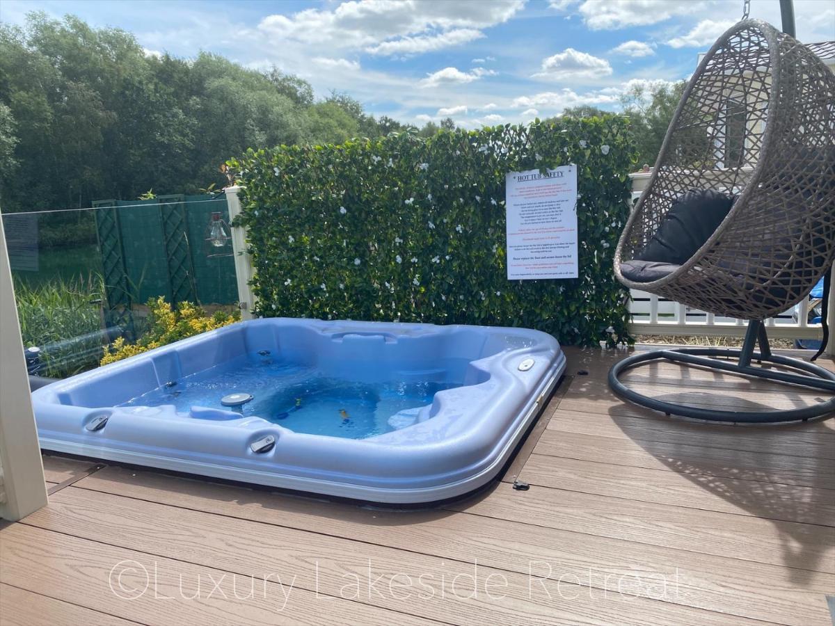 Hotel Lakeside Retreat With Hot Tub & Fishing Peg At Tattershall Lakes Country Park Exteriér fotografie