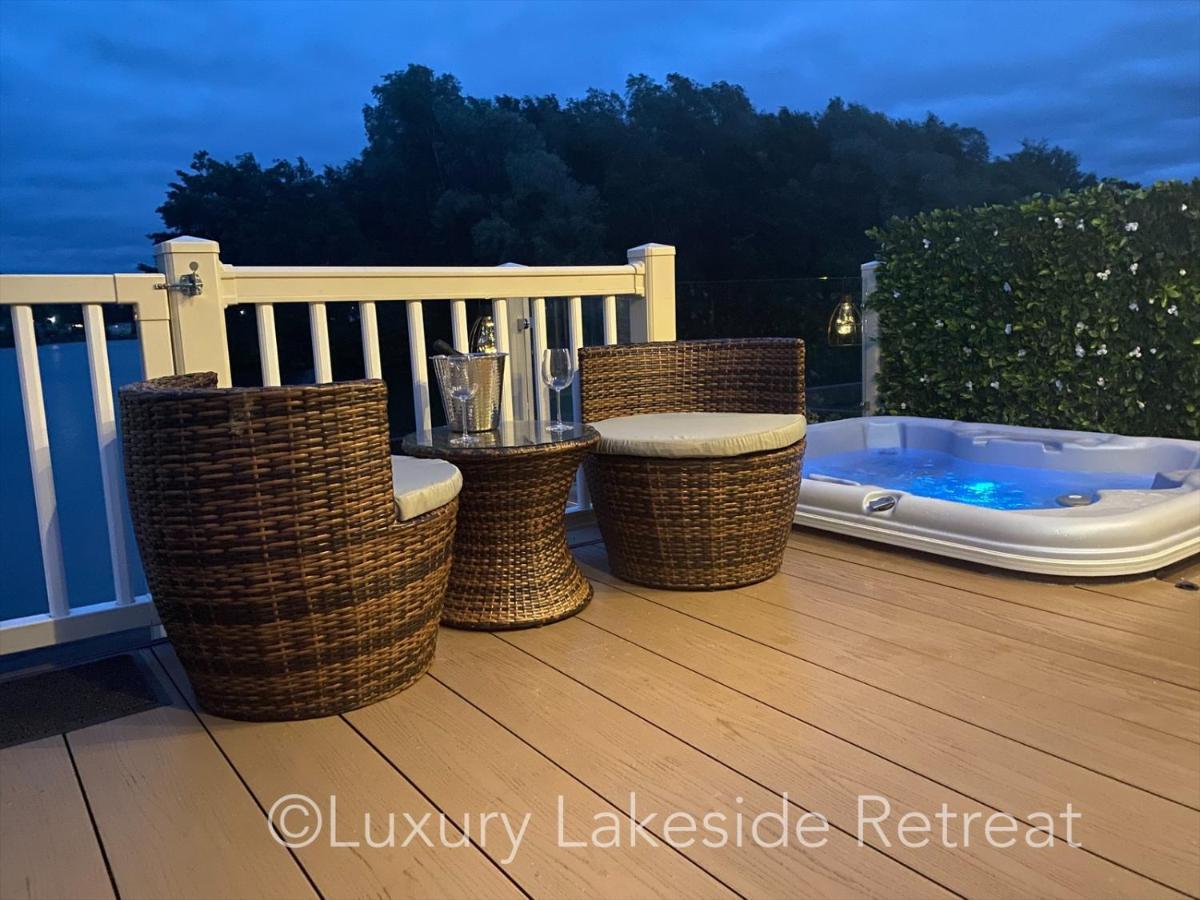 Hotel Lakeside Retreat With Hot Tub & Fishing Peg At Tattershall Lakes Country Park Exteriér fotografie