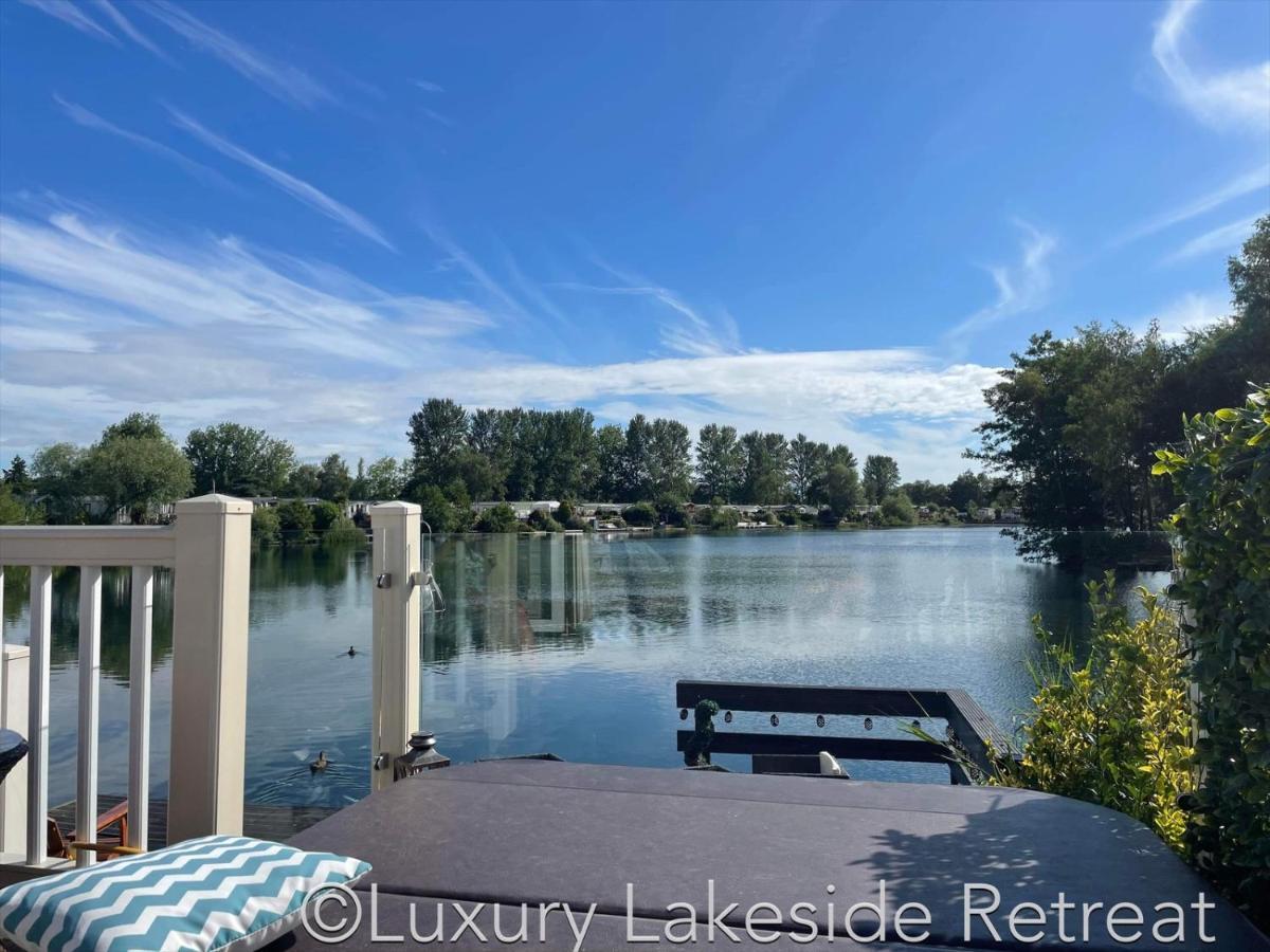 Hotel Lakeside Retreat With Hot Tub & Fishing Peg At Tattershall Lakes Country Park Exteriér fotografie