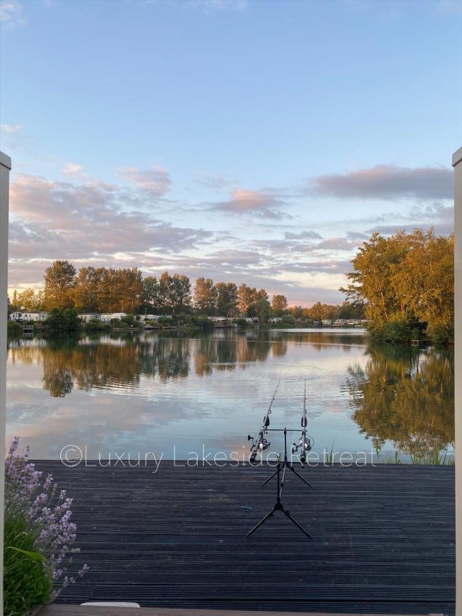 Hotel Lakeside Retreat With Hot Tub & Fishing Peg At Tattershall Lakes Country Park Exteriér fotografie