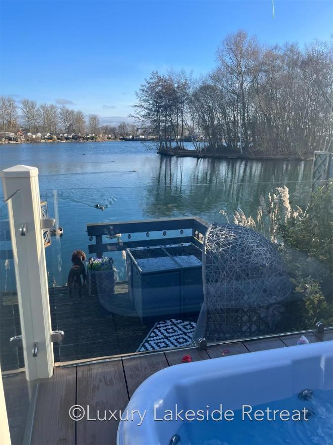 Hotel Lakeside Retreat With Hot Tub & Fishing Peg At Tattershall Lakes Country Park Exteriér fotografie